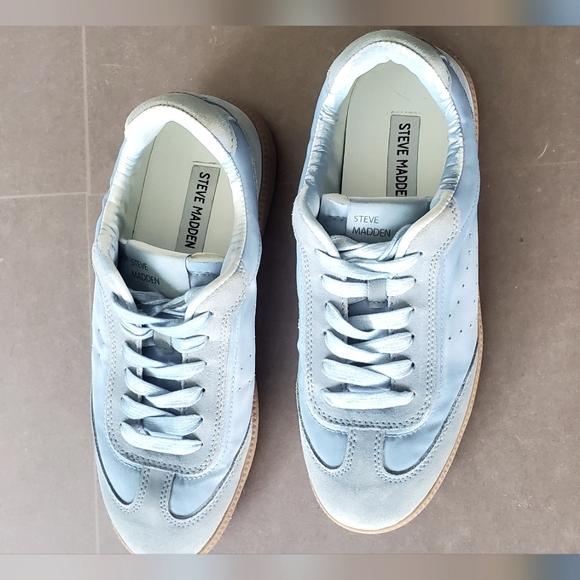 Steve Madden Light Blue Tie Dyed look Women's Sneakers. KHD922 - Picture 1 of 5